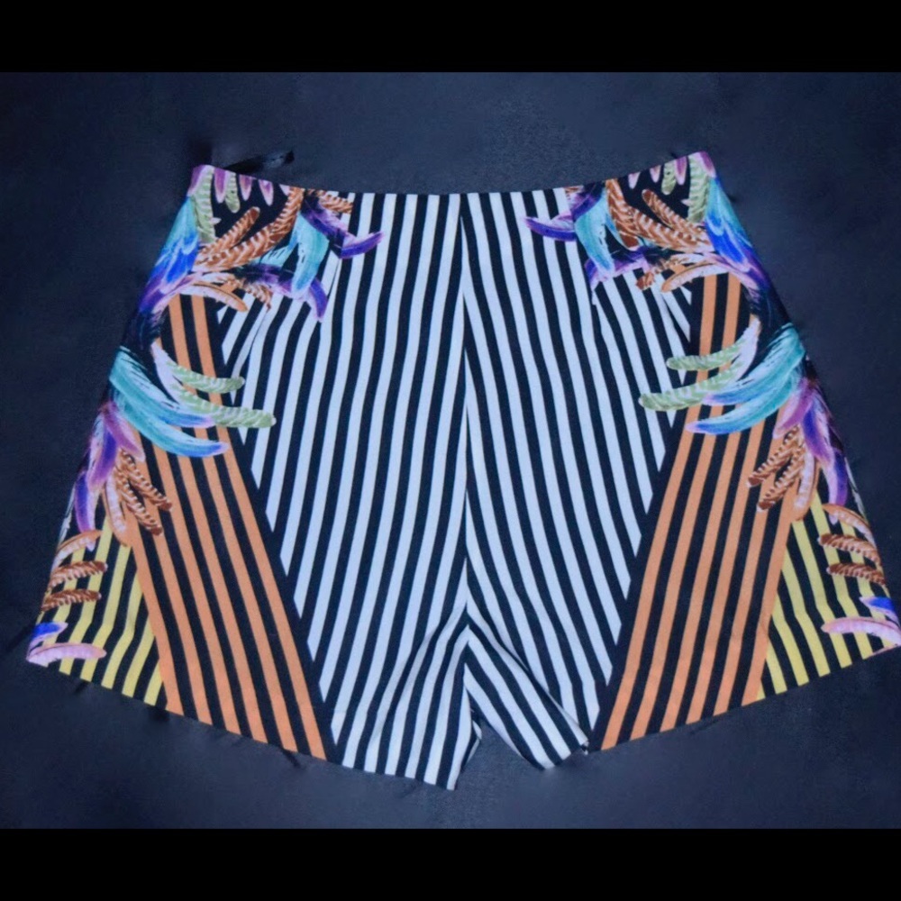 Mid Rise Crazy Tropical Striped Short 🦁🐞🐛